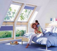 Raamdecoratie bij schuine ramen. Daar is velux een welkome oplossing!