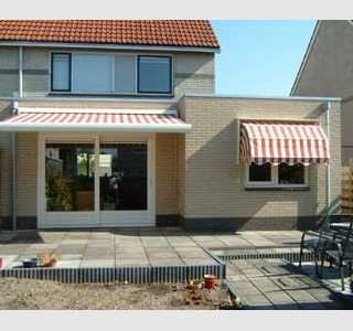 port6.jpg Een rolluik en markies op één adres geplaatst.