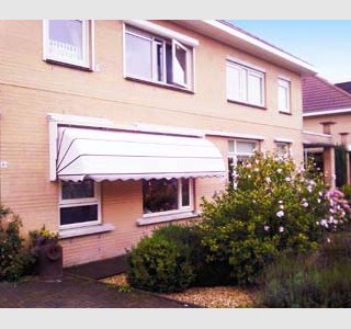 port35.jpg Markiezen in de voortuin geplaatst.