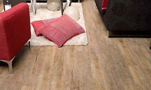 PVC vloeren in stroken en tegels verkrijgbaar